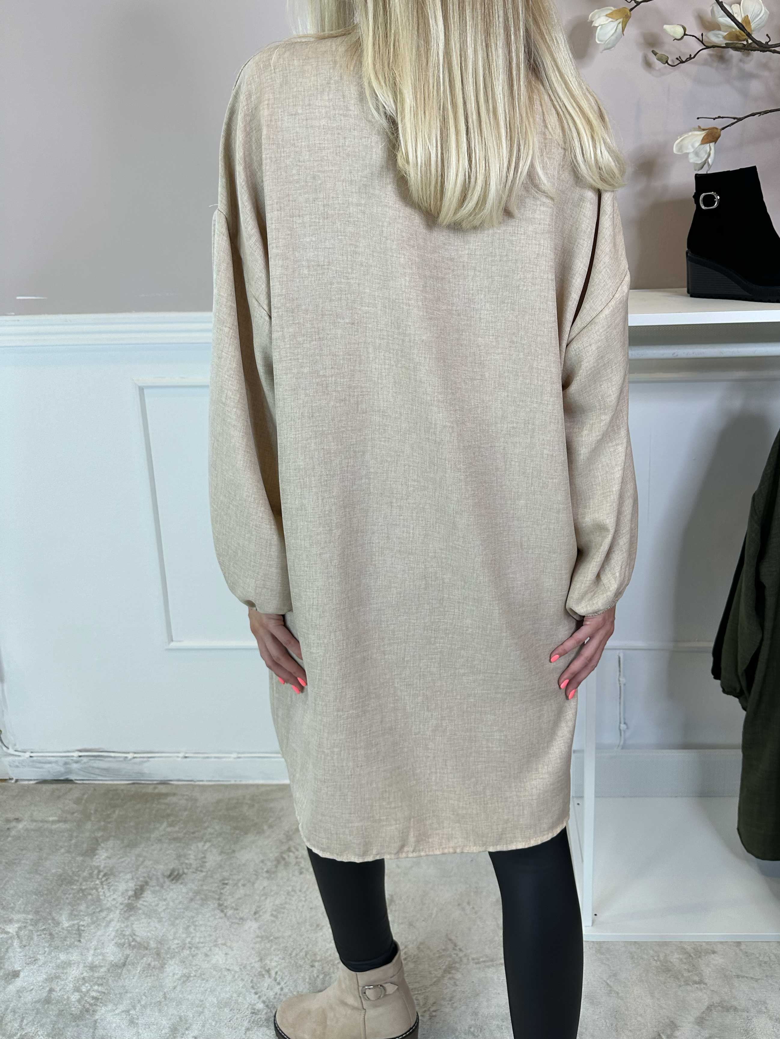 Cassia Plain - Tunikakjole med flæser ved brystet